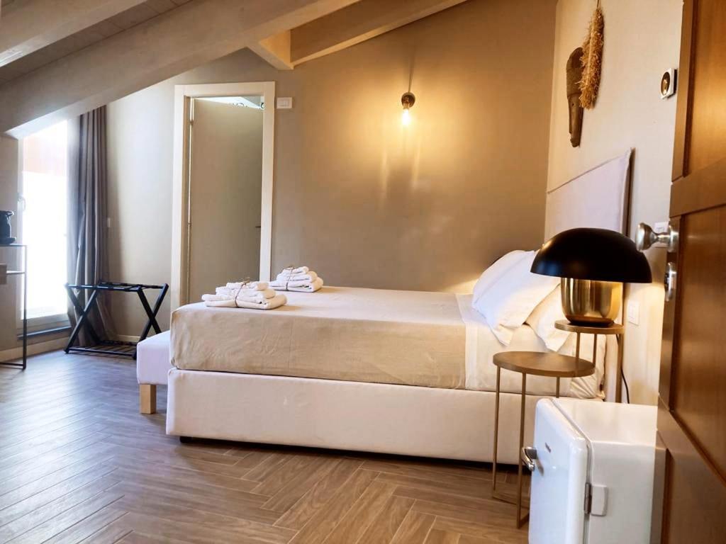 Gatto Bianco Rooms 42 Bergame Extérieur photo