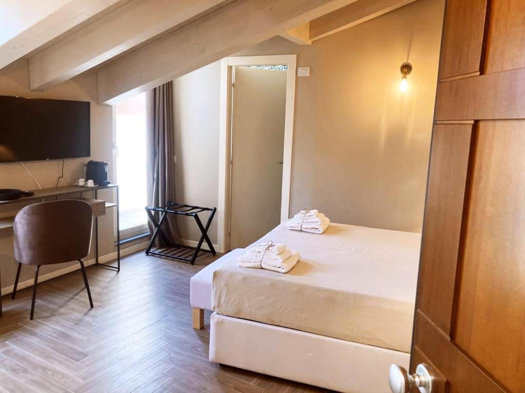 Gatto Bianco Rooms 42 Bergame Extérieur photo